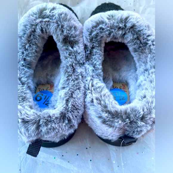 - Sketchers Memory Foam Slippers - Picture 2 of 6